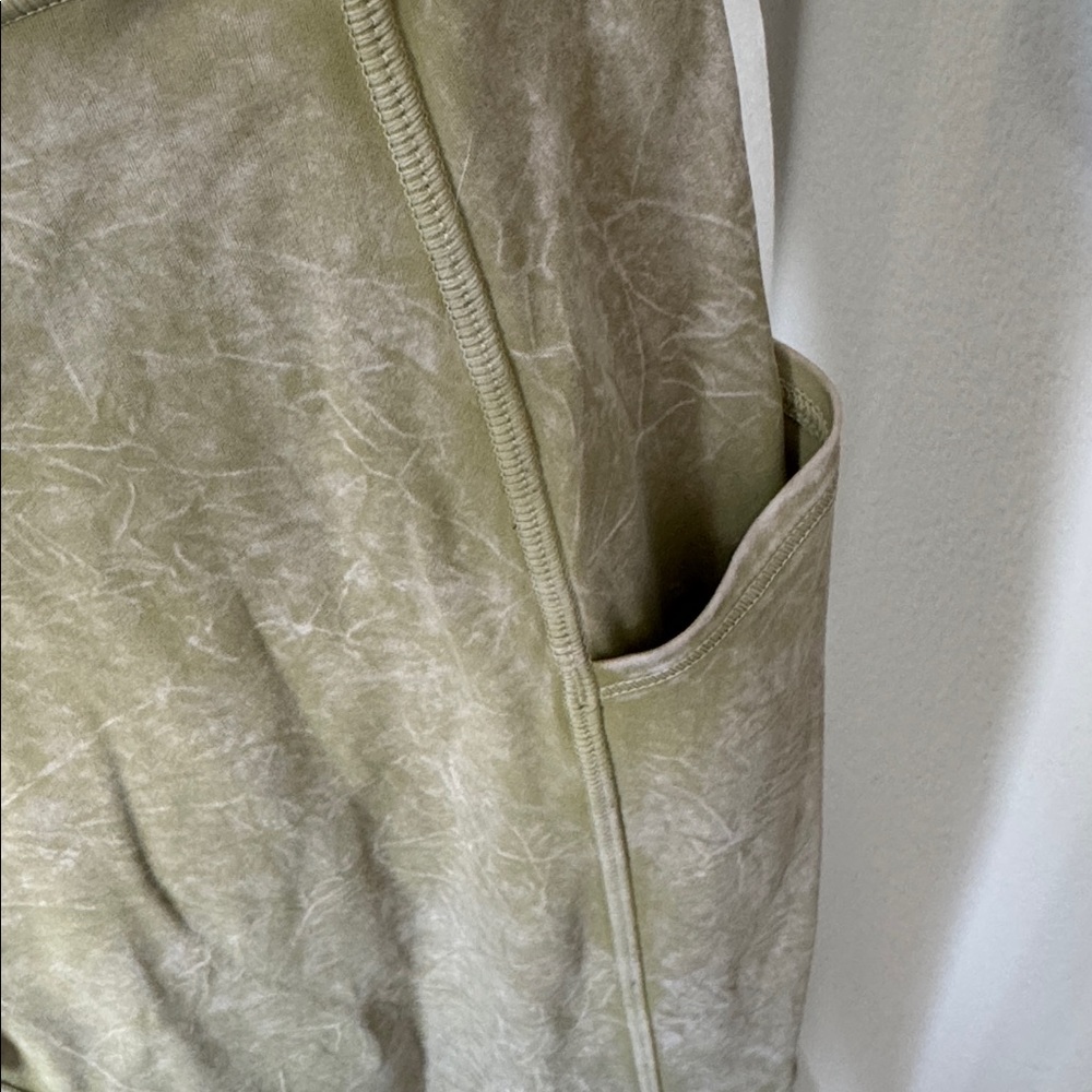 Olive Green tied dyed fast and free lululemon - Picture 3 of 4